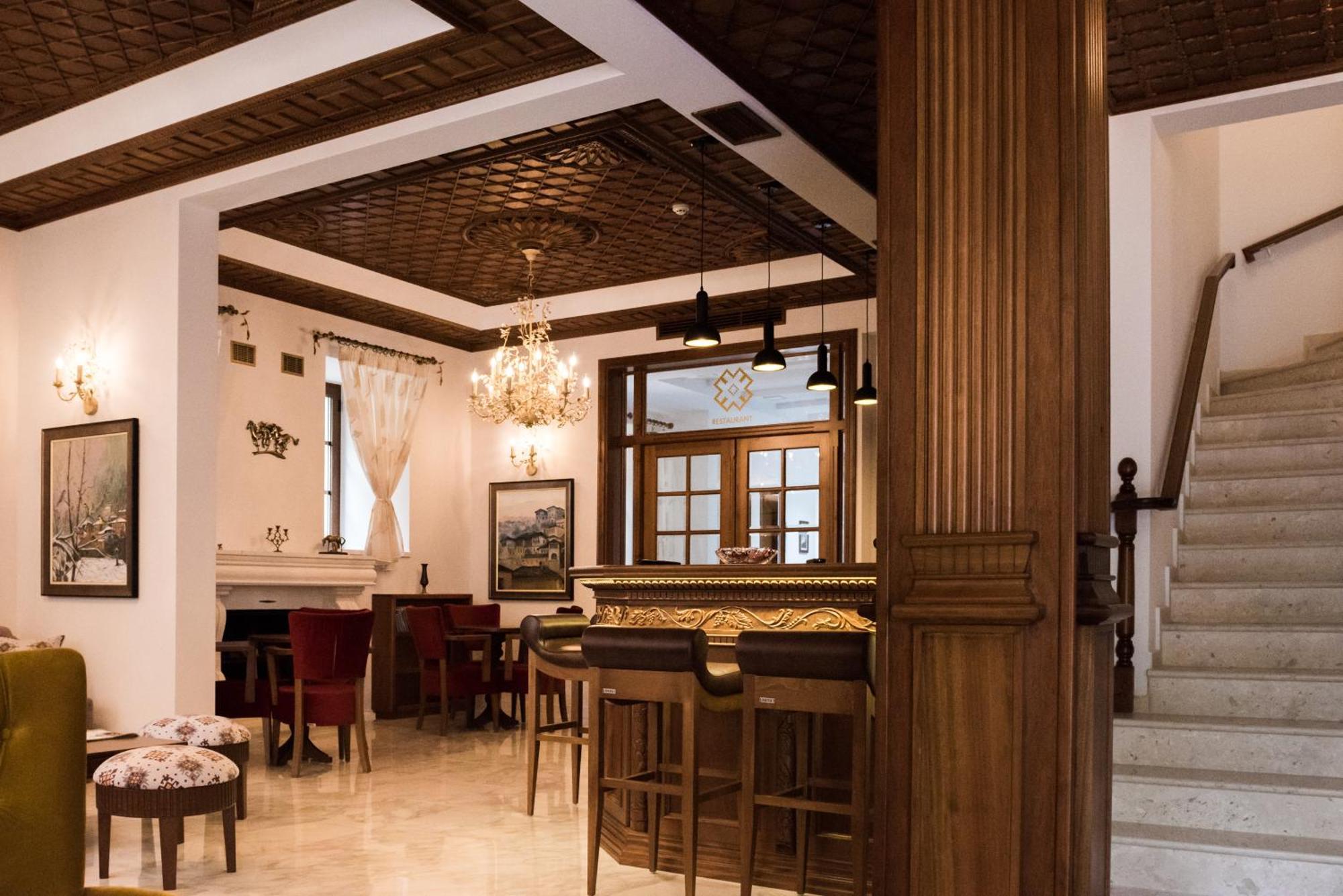 Hotel Argjiro Gjirokastër Exteriör bild
