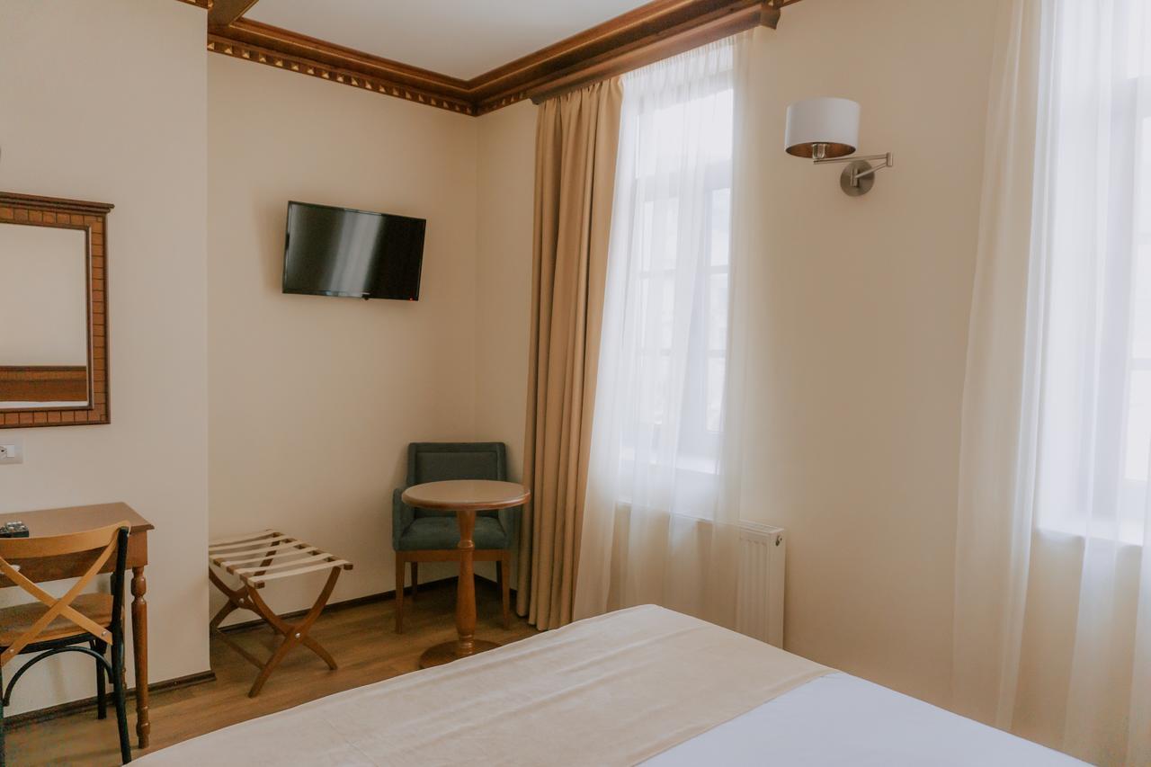 Hotel Argjiro Gjirokastër Exteriör bild