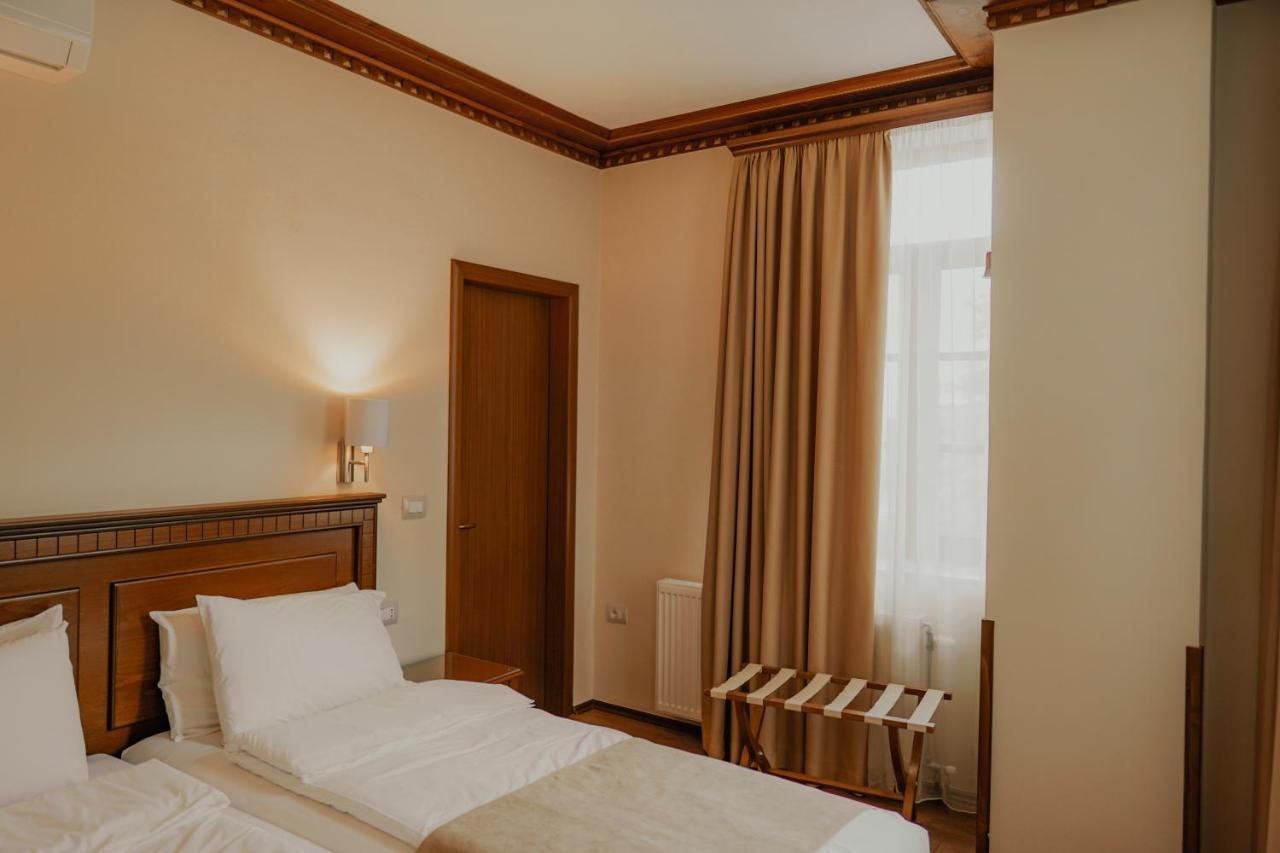 Hotel Argjiro Gjirokastër Exteriör bild