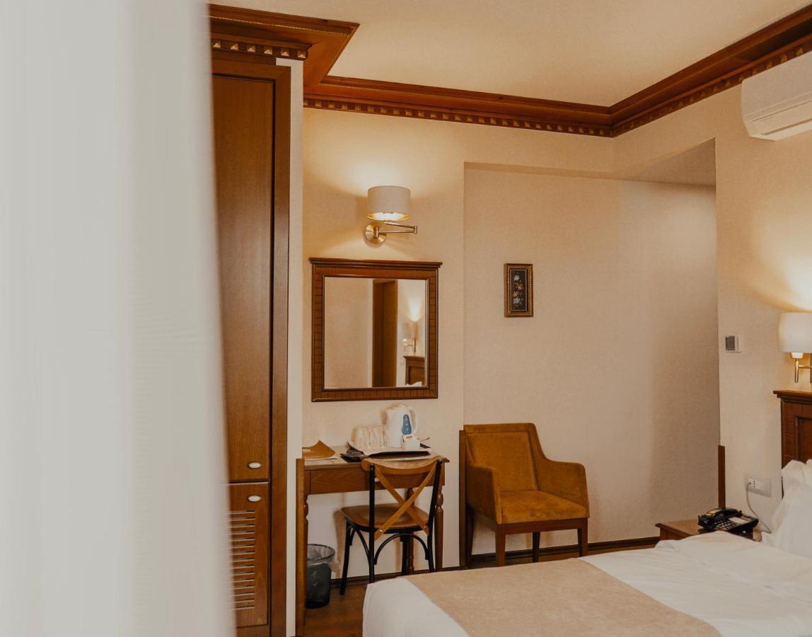 Hotel Argjiro Gjirokastër Exteriör bild